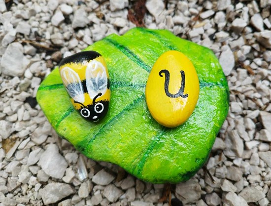 bee u