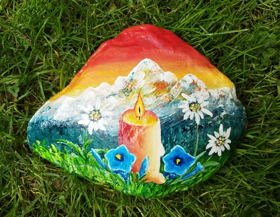 Triglav v sončnem zahodu - svečka na kamnu