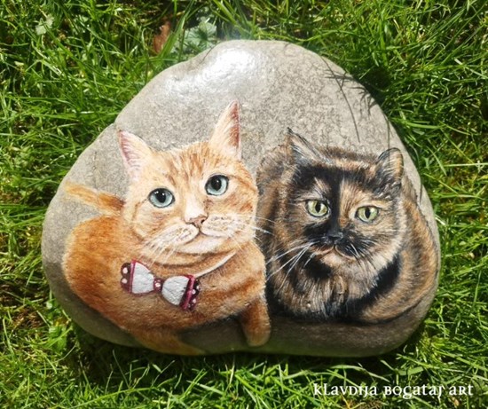 Portret dveh muck na kamnu