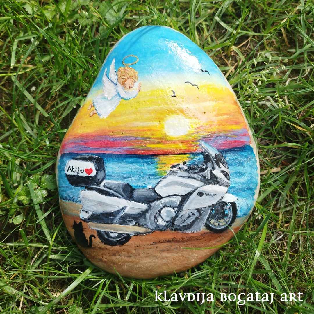 BMW motor - spominski kamen