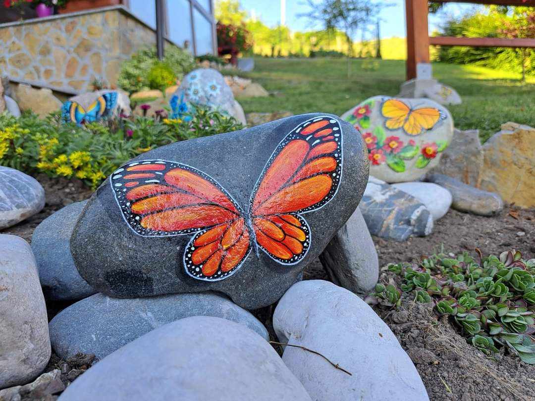 Metulj, poslikava kamnov